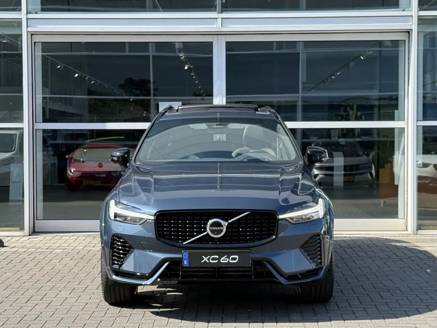 Volvo XC60 T6 AWD Ultra Dark Blauw - 2