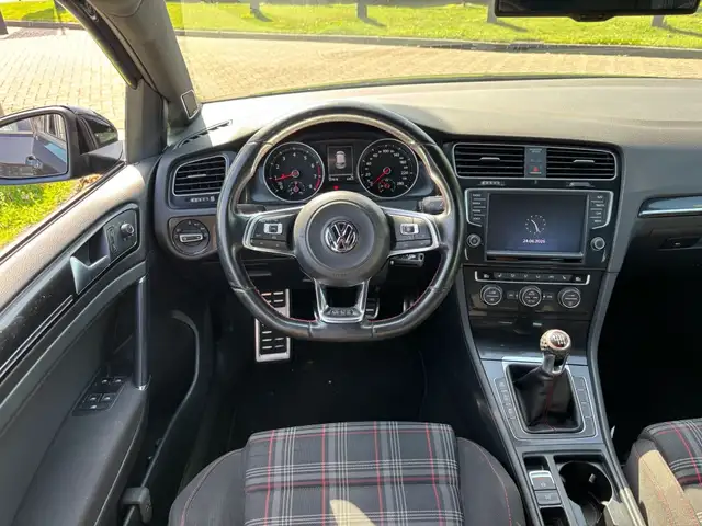 Volkswagen Golf view 10
