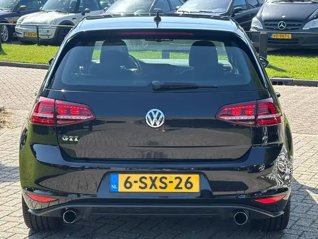 Volkswagen Golf view 5