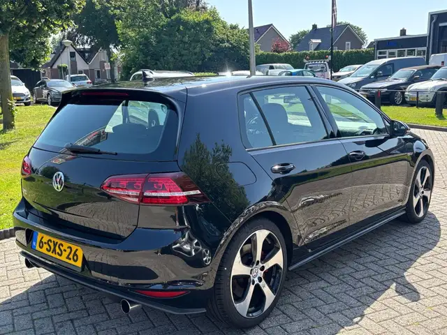 Volkswagen Golf view 4