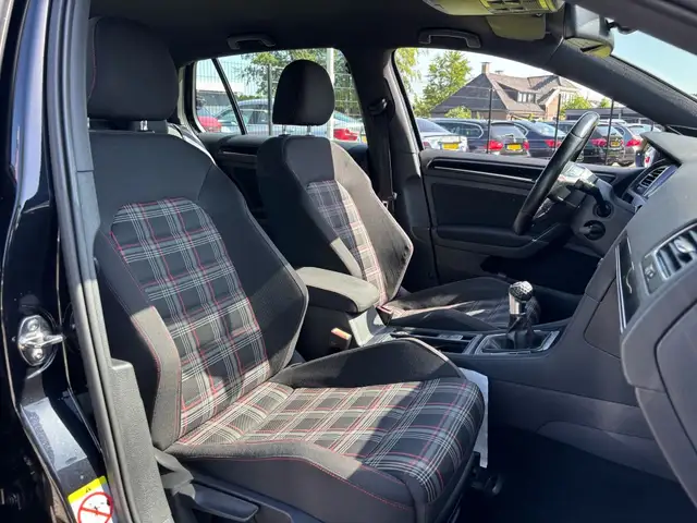 Volkswagen Golf view 12