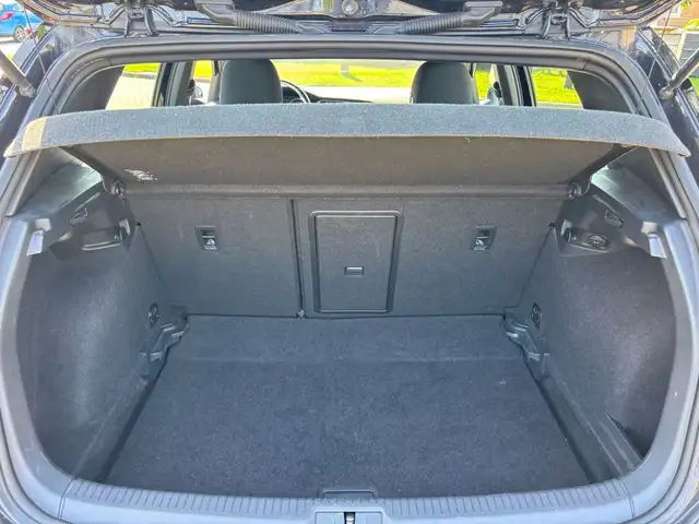 Volkswagen Golf view 8