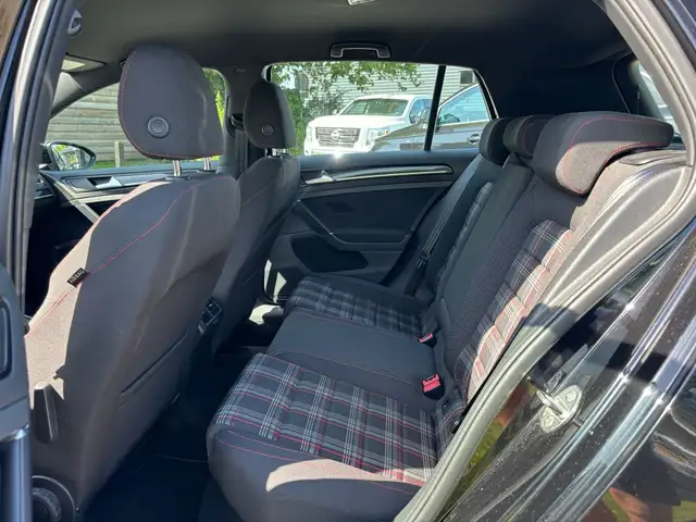 Volkswagen Golf view 9