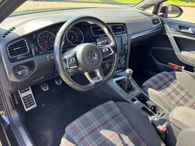 Volkswagen Golf view 14
