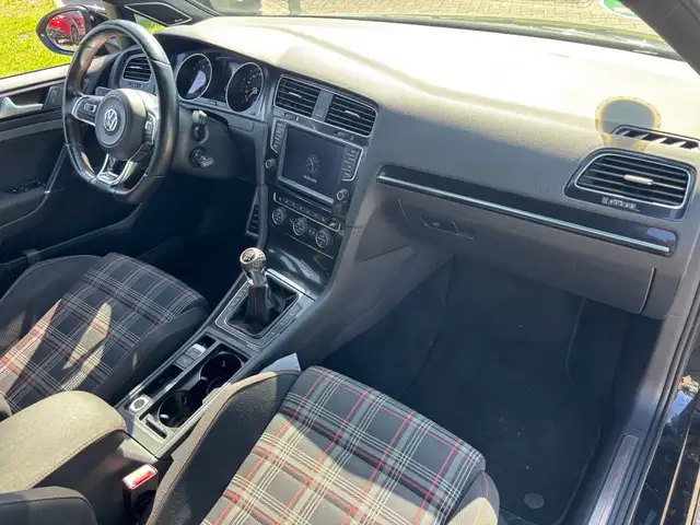 Volkswagen Golf view 11