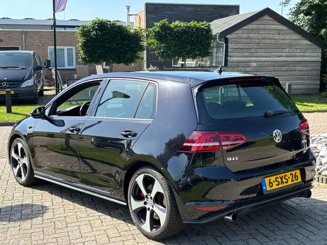Volkswagen Golf view 6