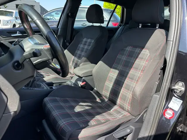 Volkswagen Golf view 13