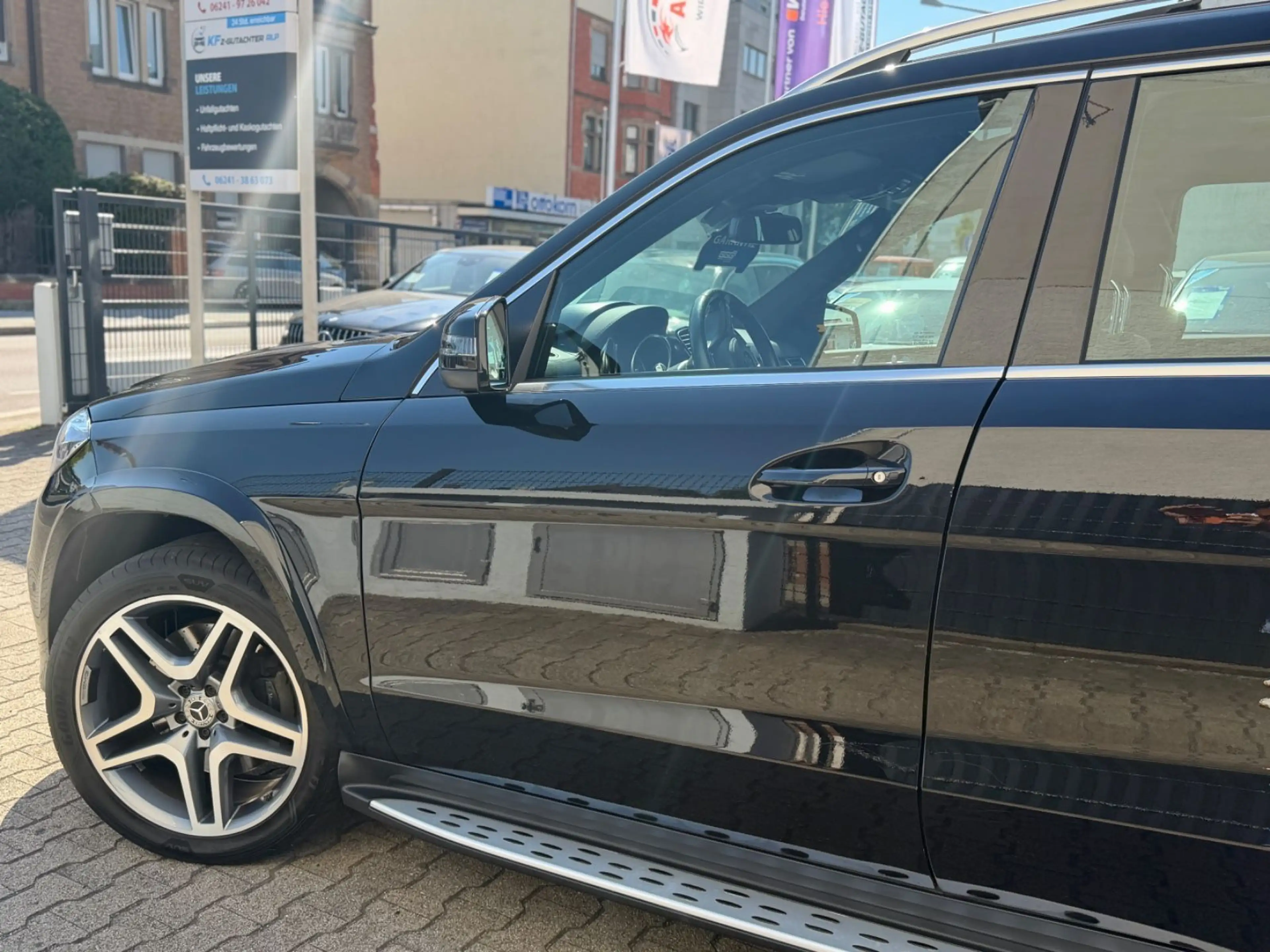 Mercedes-Benz GLS 350 d 4M*AMG-LINE*1HD*7SITZ*HUD*AHK*PANO*360° — photo 10