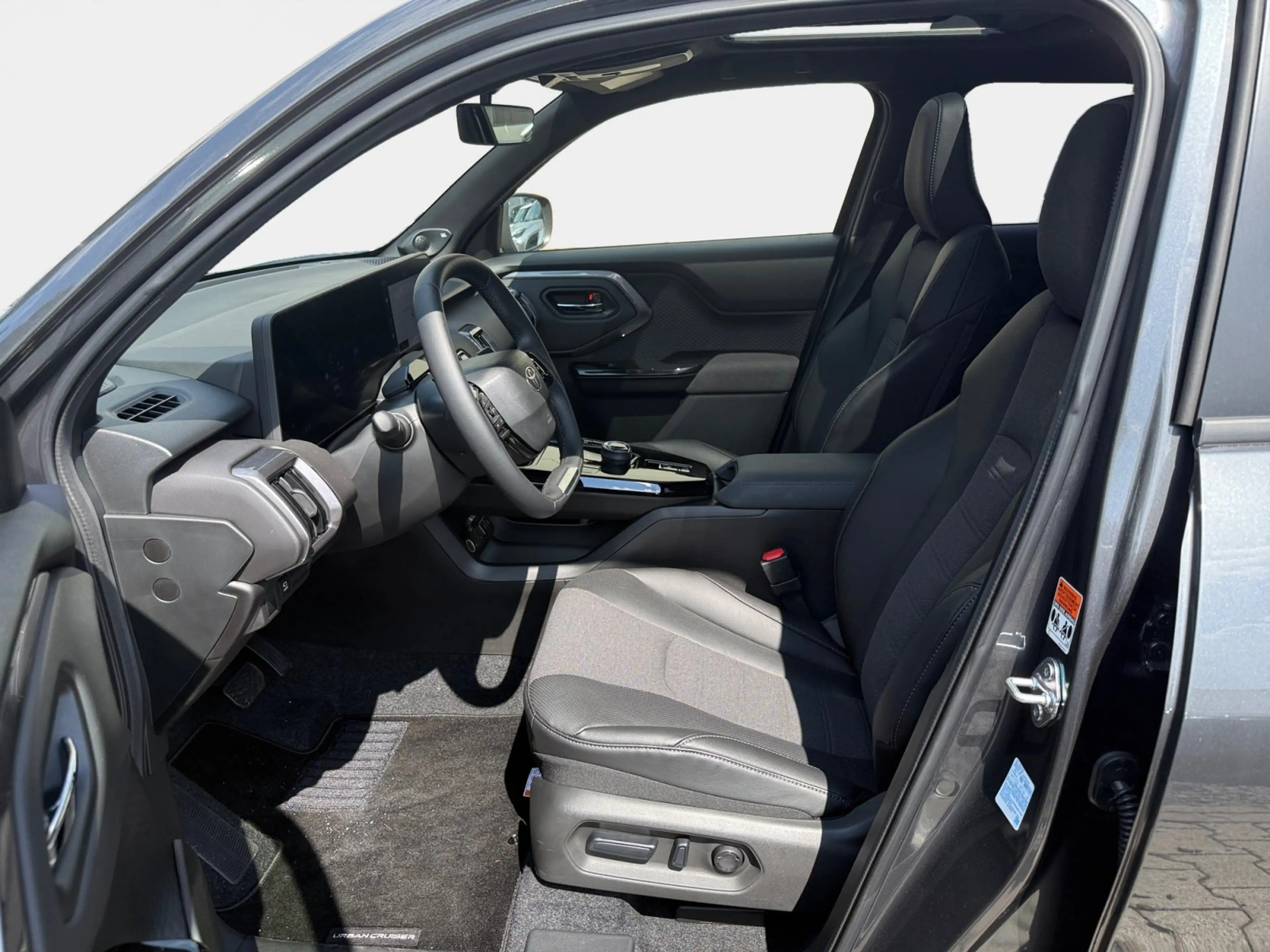 Toyota Urban Cruiser BEV 4x2 Lounge 128 kW 360 ACC AUT — photo 9