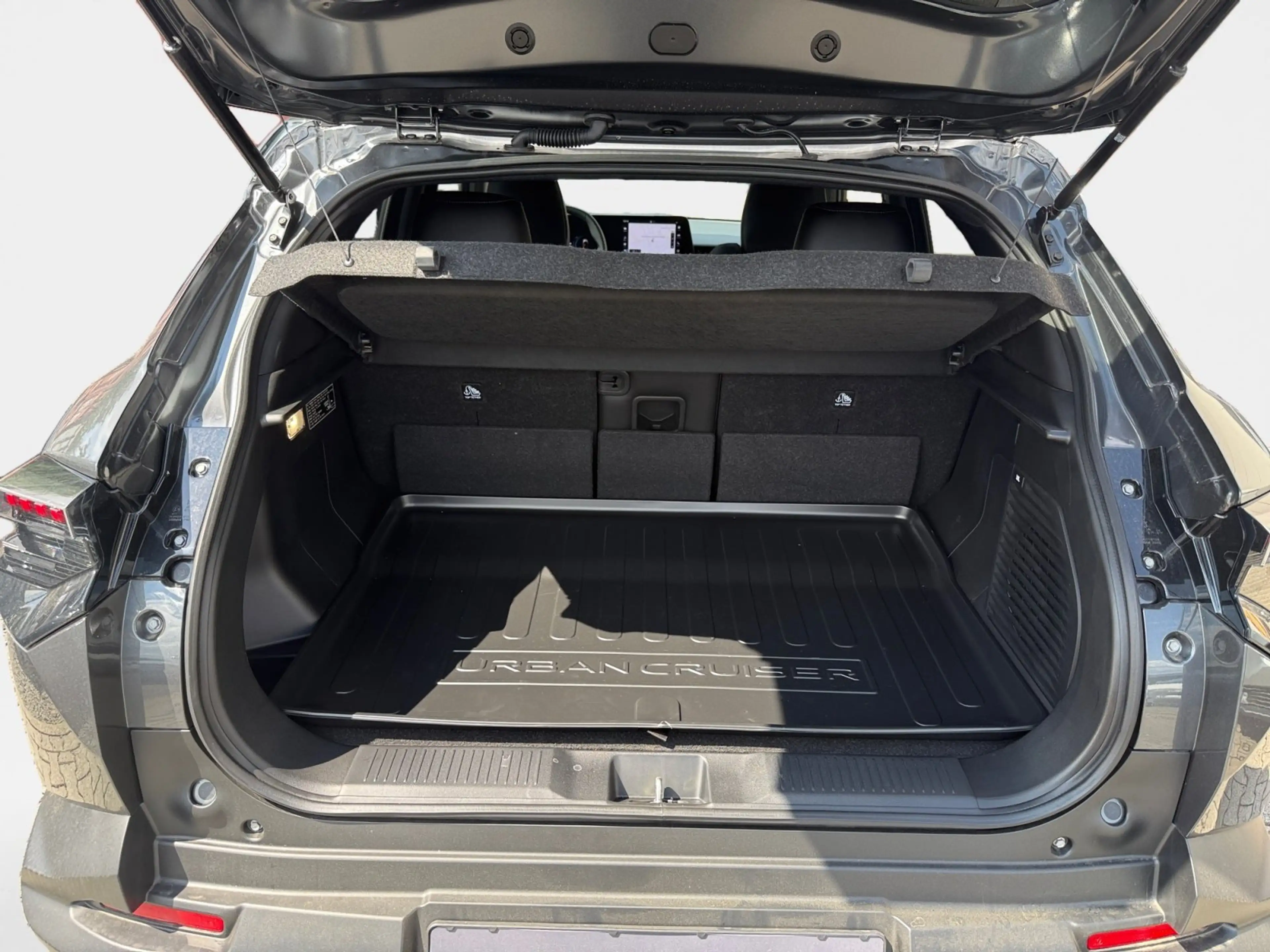 Toyota Urban Cruiser BEV 4x2 Lounge 128 kW 360 ACC AUT — photo 15