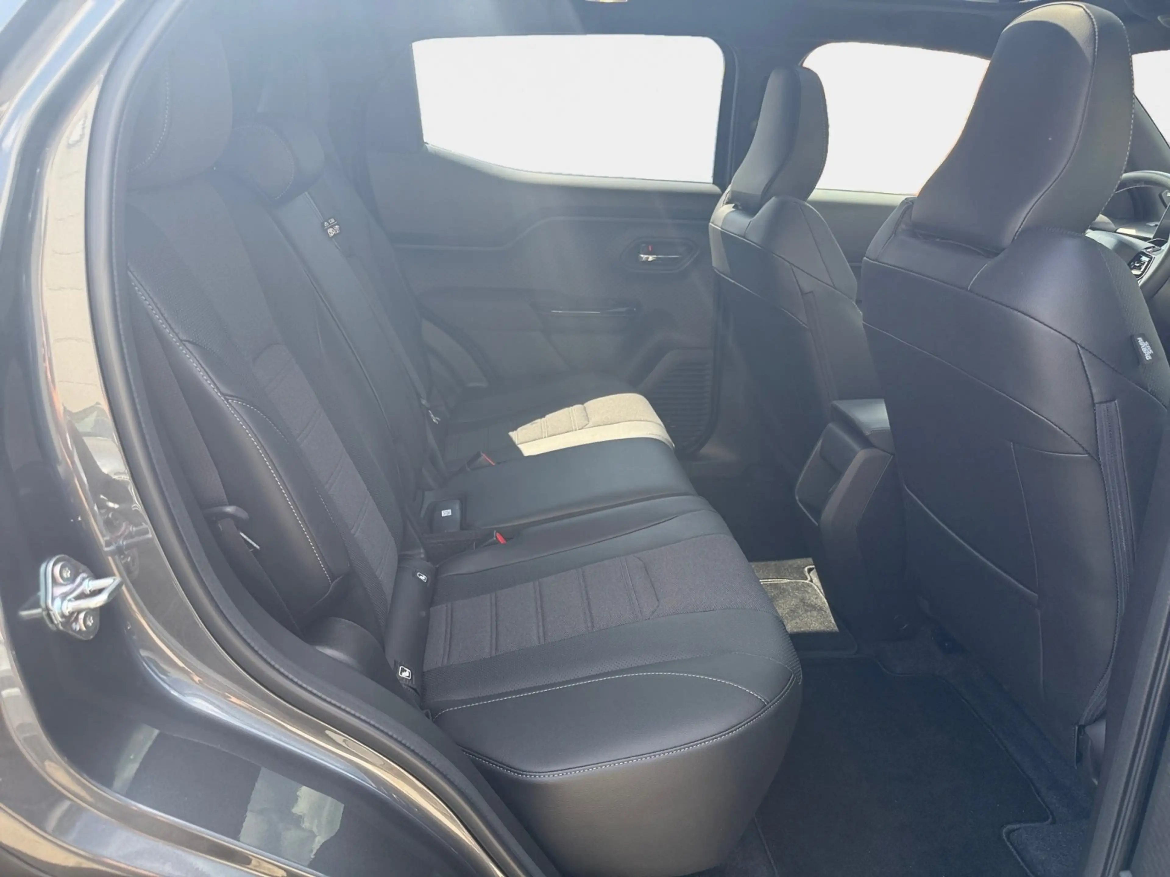 Toyota Urban Cruiser BEV 4x2 Lounge 128 kW 360 ACC AUT — photo 11