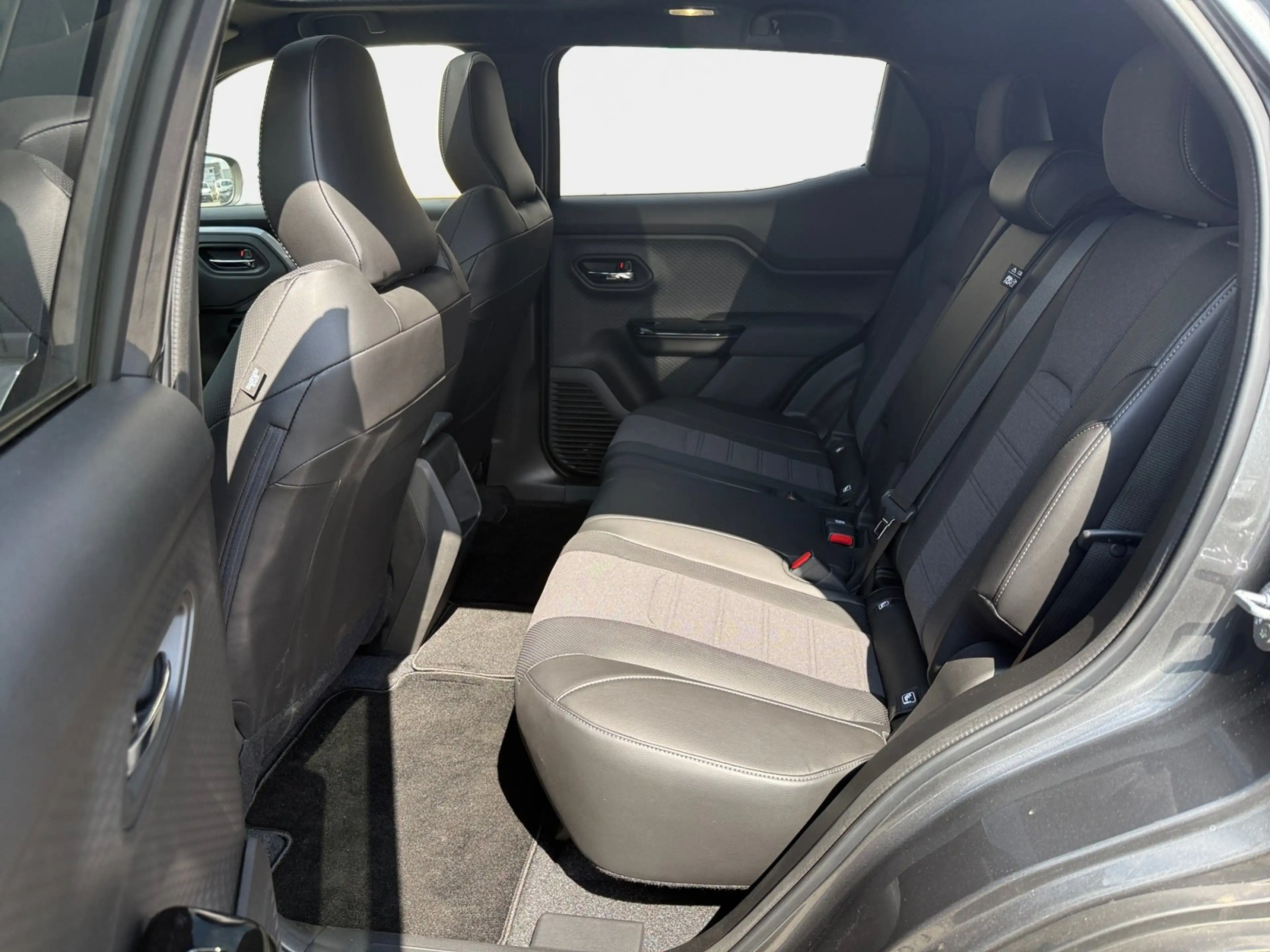 Toyota Urban Cruiser BEV 4x2 Lounge 128 kW 360 ACC AUT — photo 10