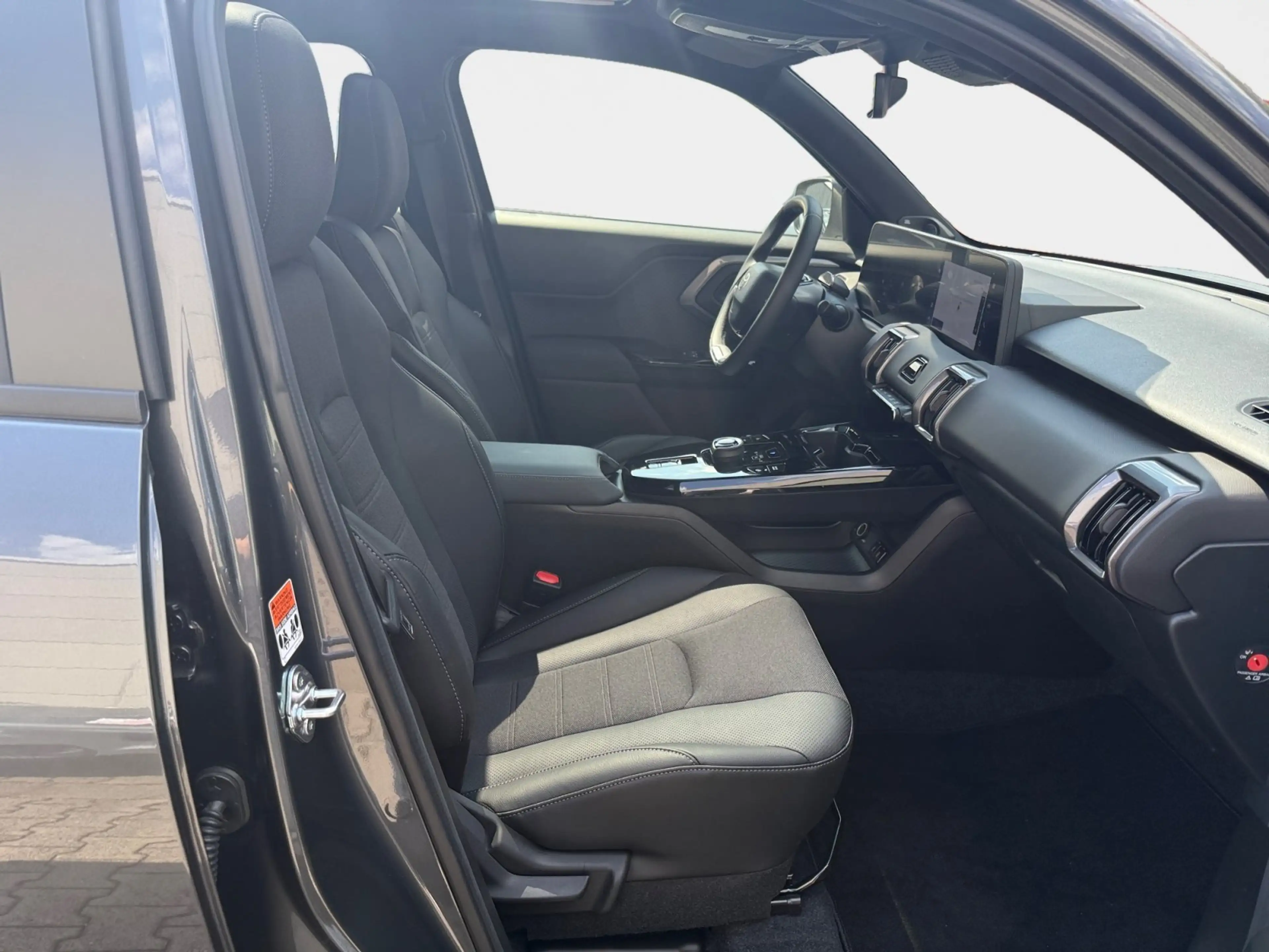Toyota Urban Cruiser BEV 4x2 Lounge 128 kW 360 ACC AUT — photo 12