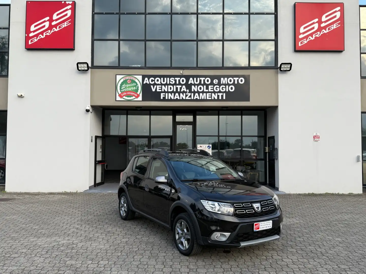 Dacia Sandero Sandero Stepway 0.9 TCe Turbo GPL 90 CV S&S Comfor Zwart - 1