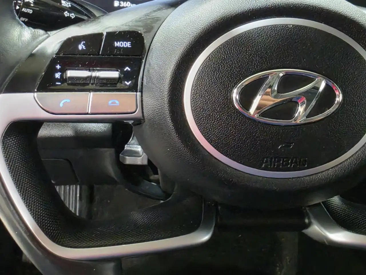 Hyundai ELANTRA photo Hyundai ELANTRA