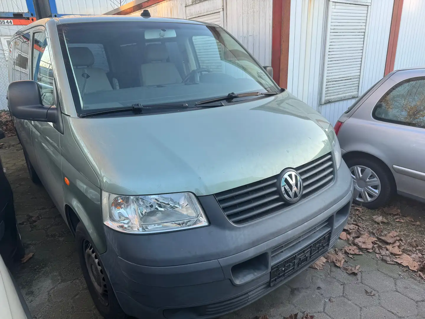 Volkswagen T5 Transporter 2.5 Klima, 8 Sitzplätze. Grün - 2