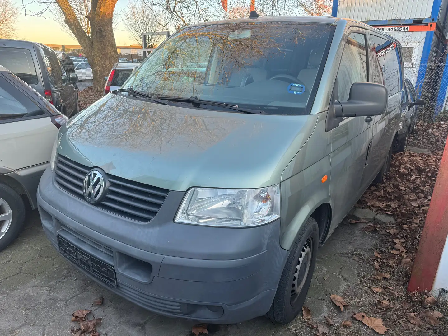 Volkswagen T5 Transporter 2.5 Klima, 8 Sitzplätze. Grün - 1