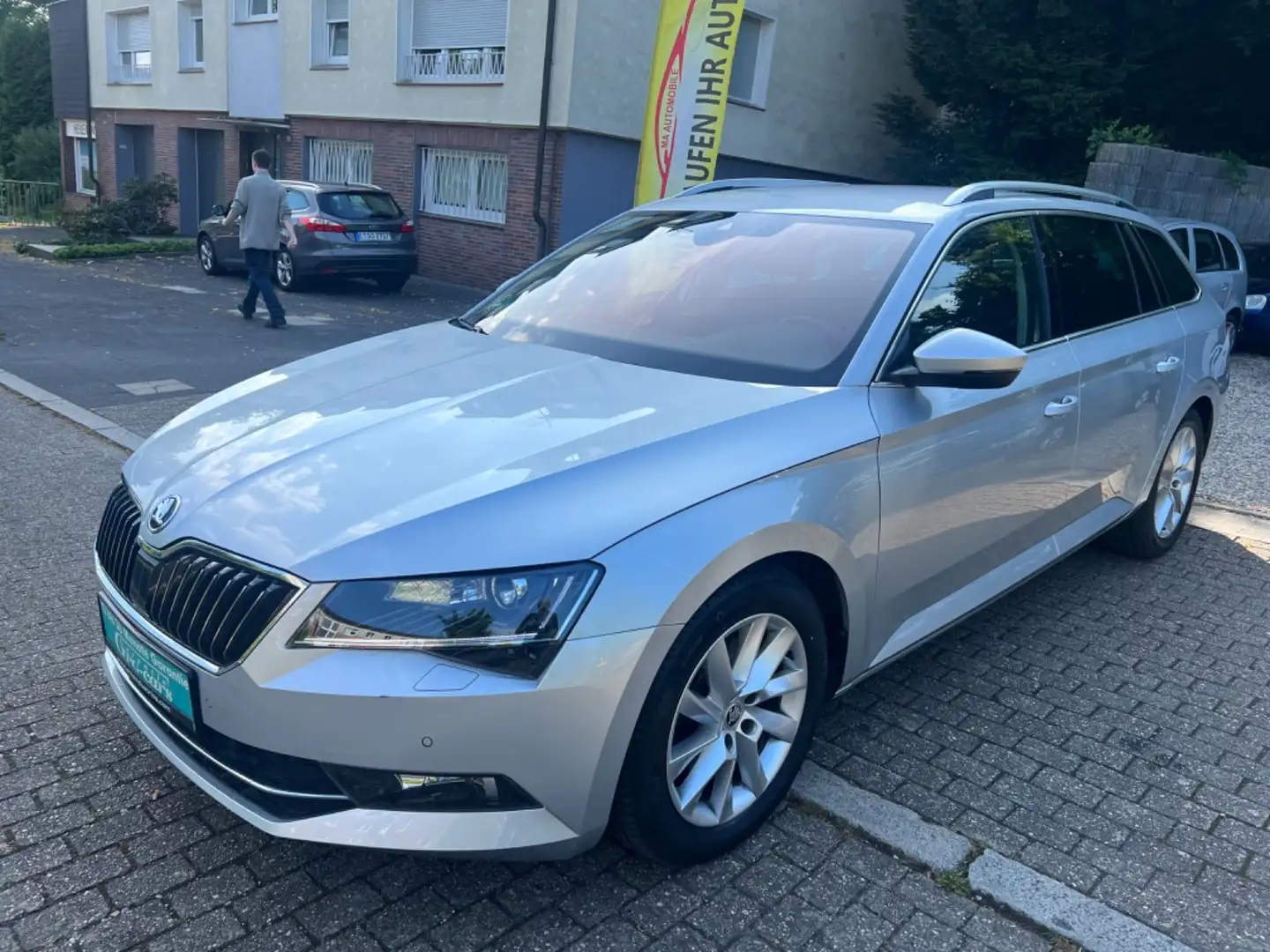 Skoda Superb Combi Style*TÜV NEU*1 HAND*SEHR SAUBER* Argento - 1
