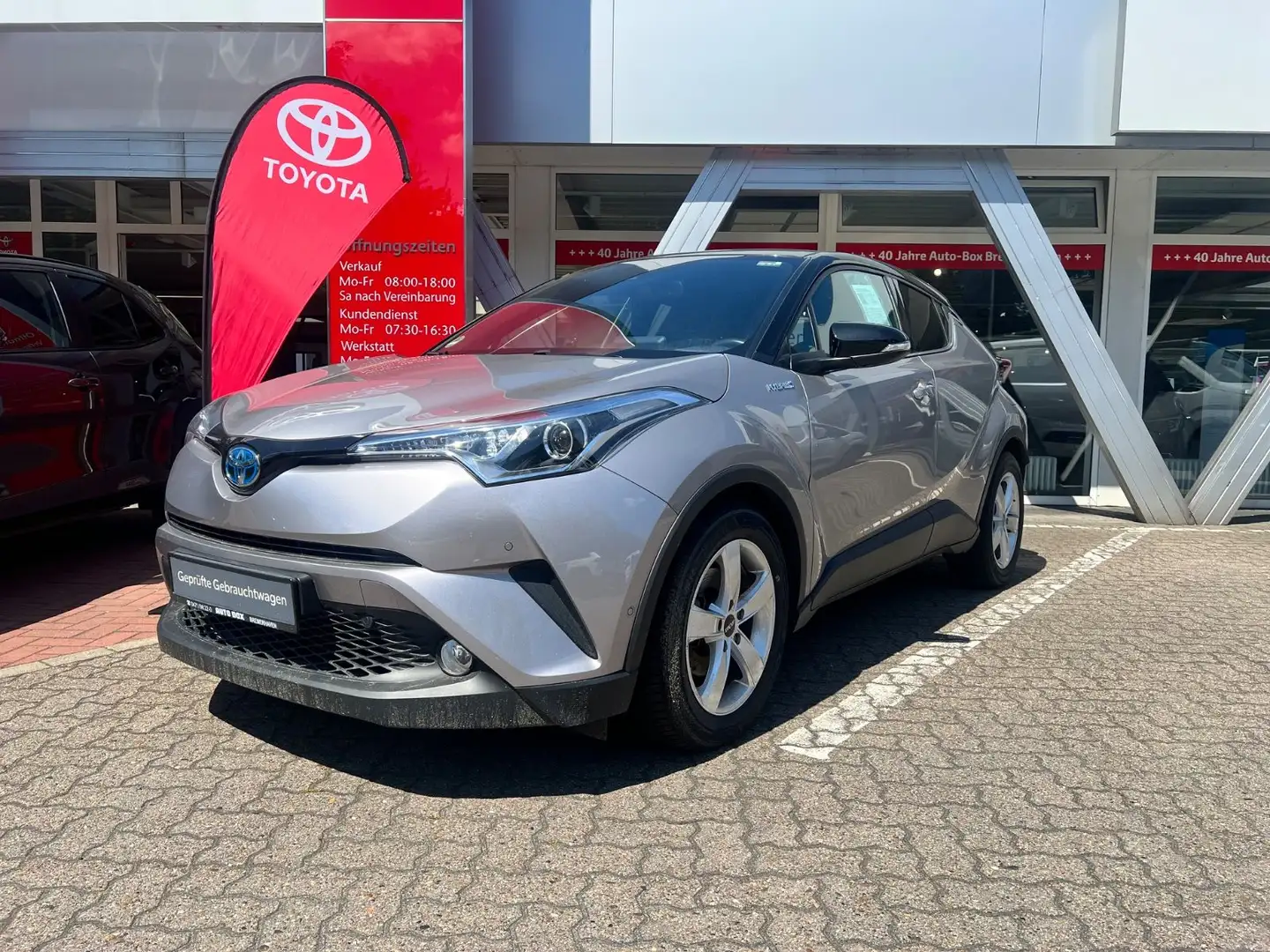 Toyota C-HR Hybrid Style Selection Silber - 1