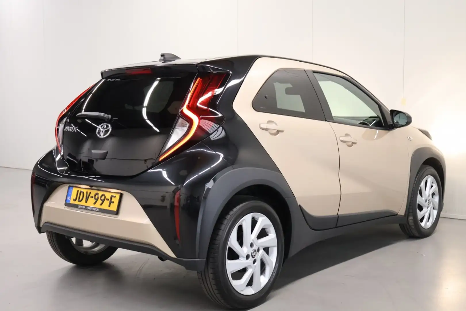Toyota Aygo X 1.0 VVT-i S-CVT Puls Marrón - 2