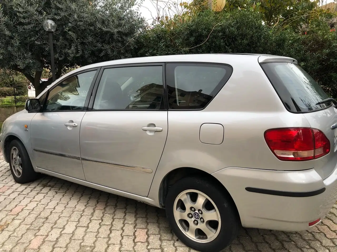Toyota Avensis Verso Configura come autocarro, motore 2.0 diesel, foto 3