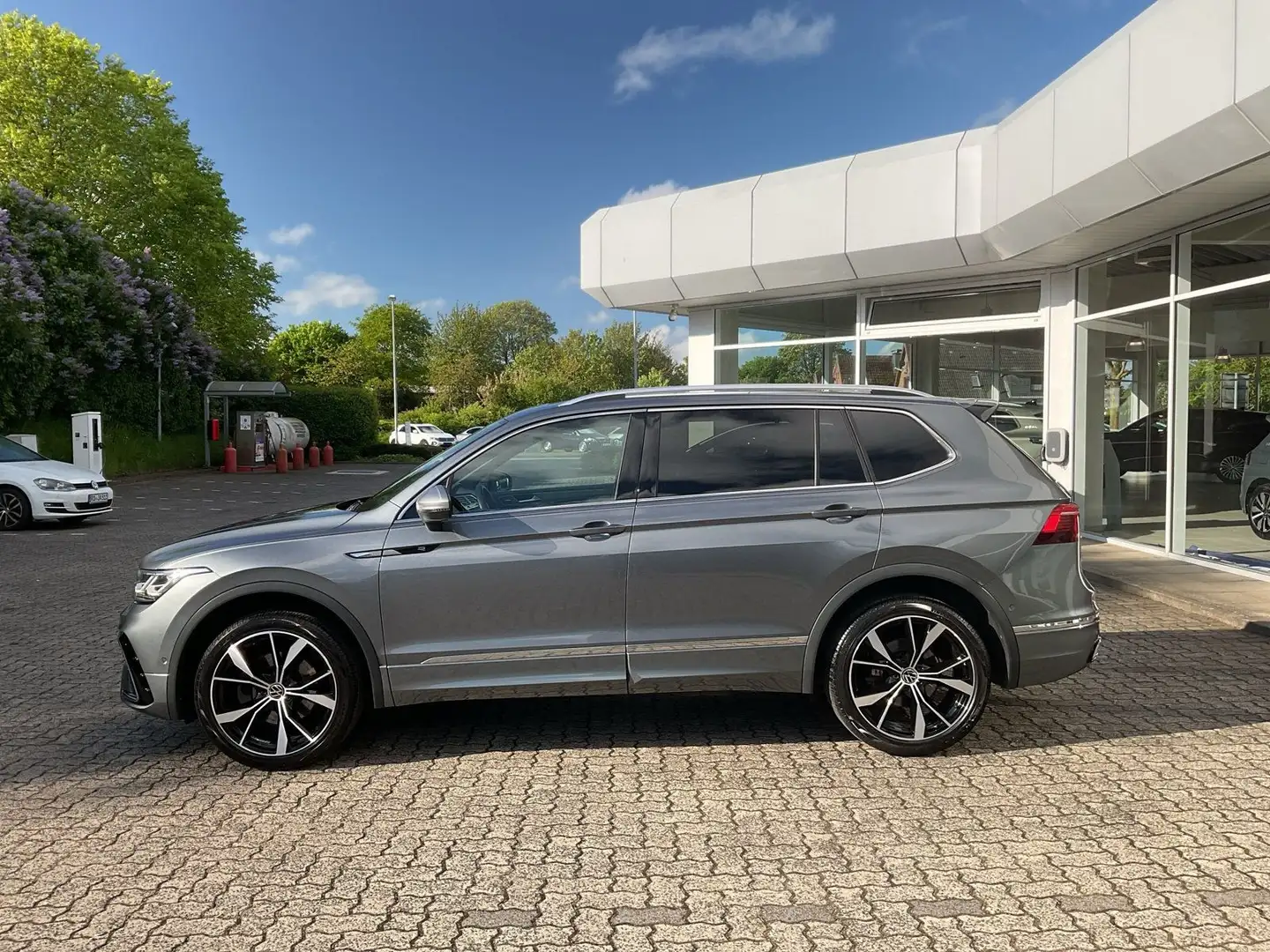 Volkswagen Tiguan Allspace R-Line 2.0 TSI DSG 4Motion AHK A Grau - 2