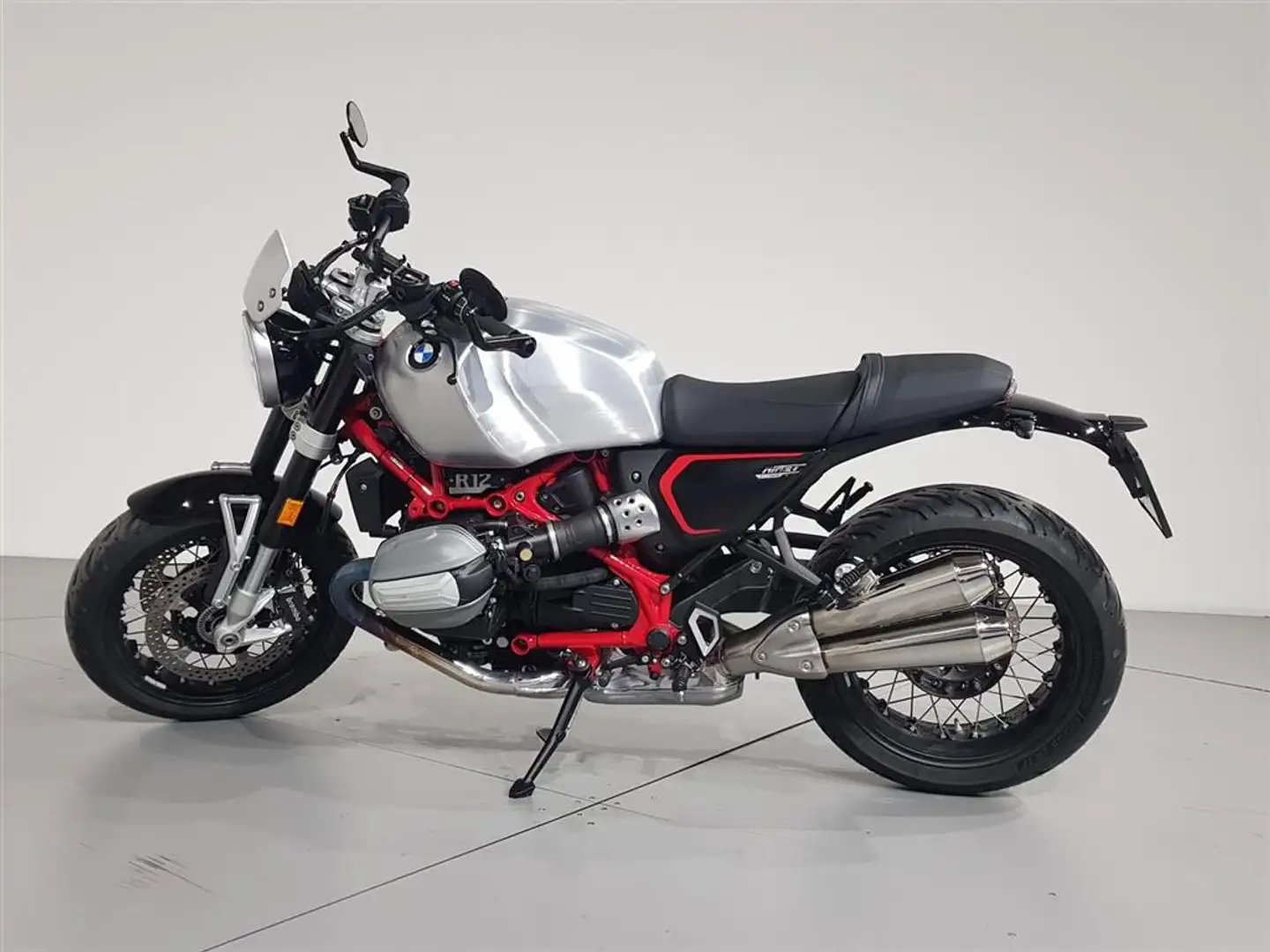 BMW R 12 nineT 0 Stříbrná - 1