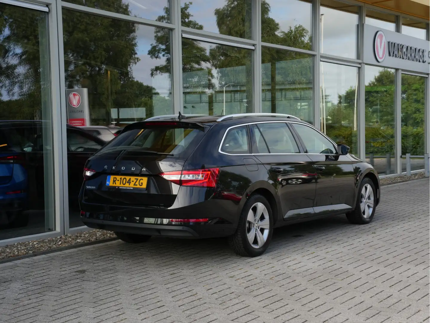 Skoda Superb Combi 1.5 TSI ACT Business Edition | Navigatie | S Zwart - 2