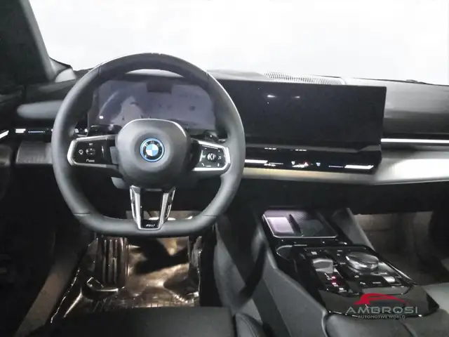 BMW 5 Series view 14