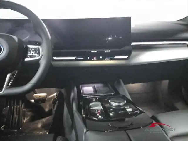 BMW 5 Series view 15