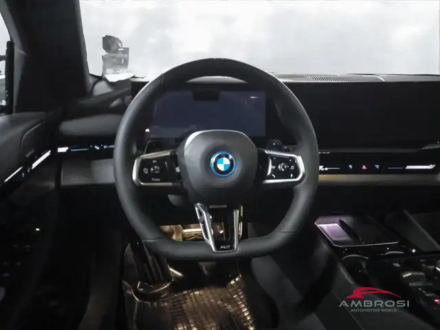 BMW 5 Series view 13