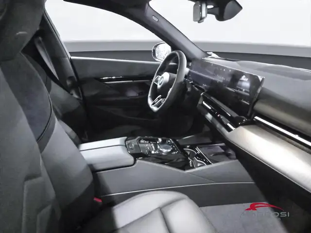 BMW 5 Series view 11