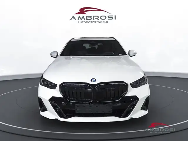 BMW 5 Series view 7