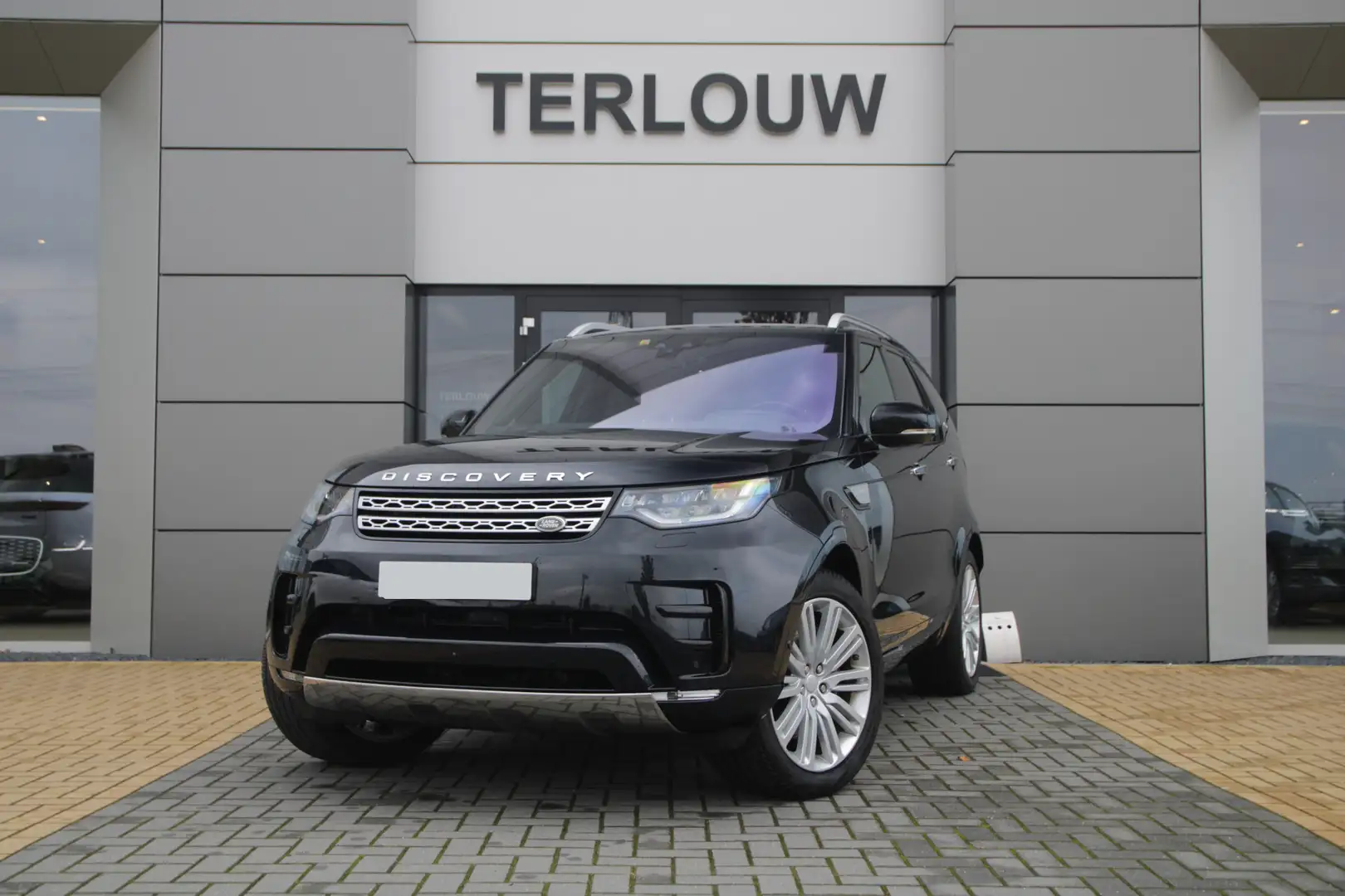 Land Rover Discovery 3.0 Si6 HSE Luxury 7p. Zwart - 1