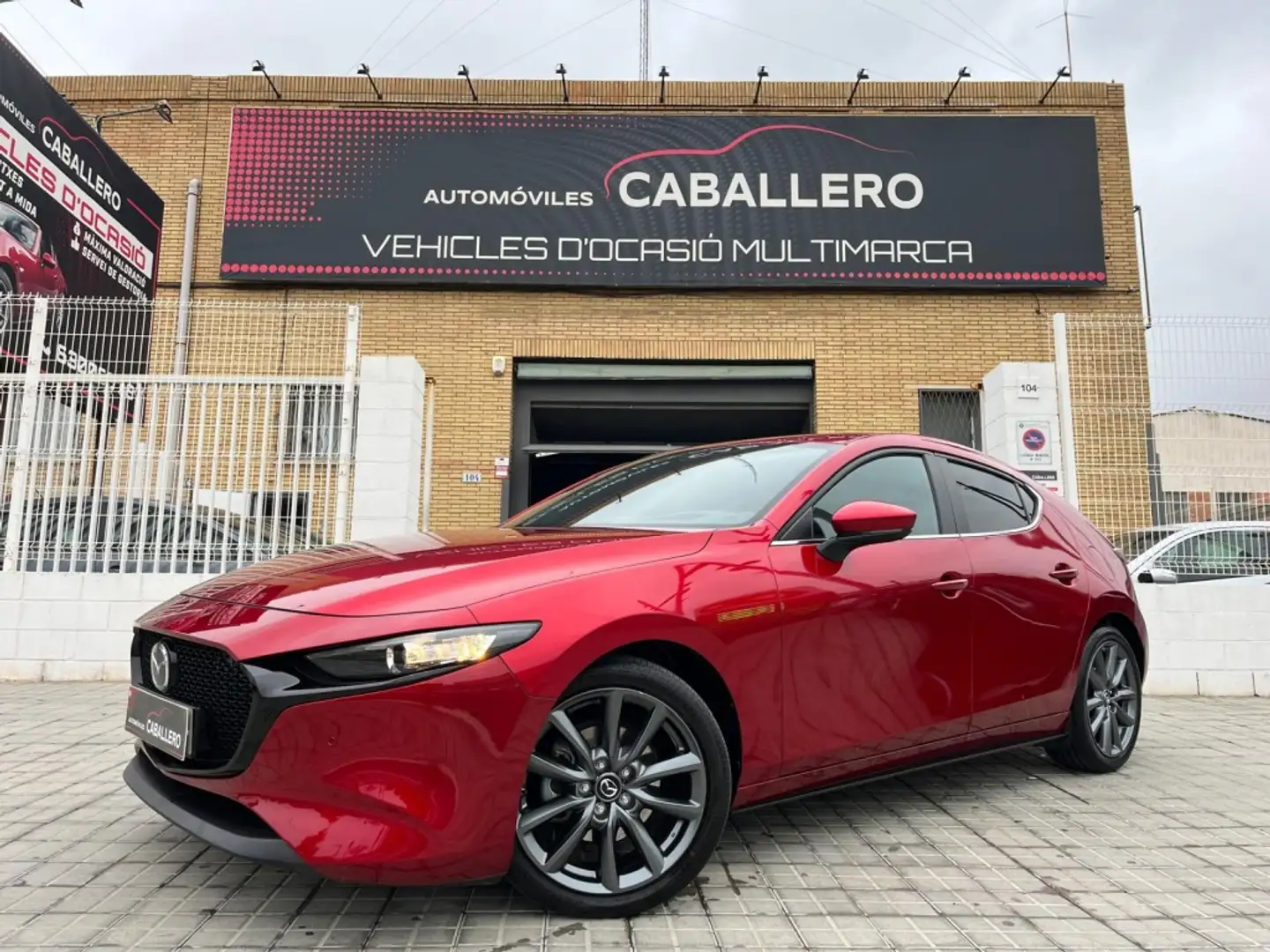 Mazda 3 2.0 e-Skyactiv-G Evolution 90kW Rouge - 1