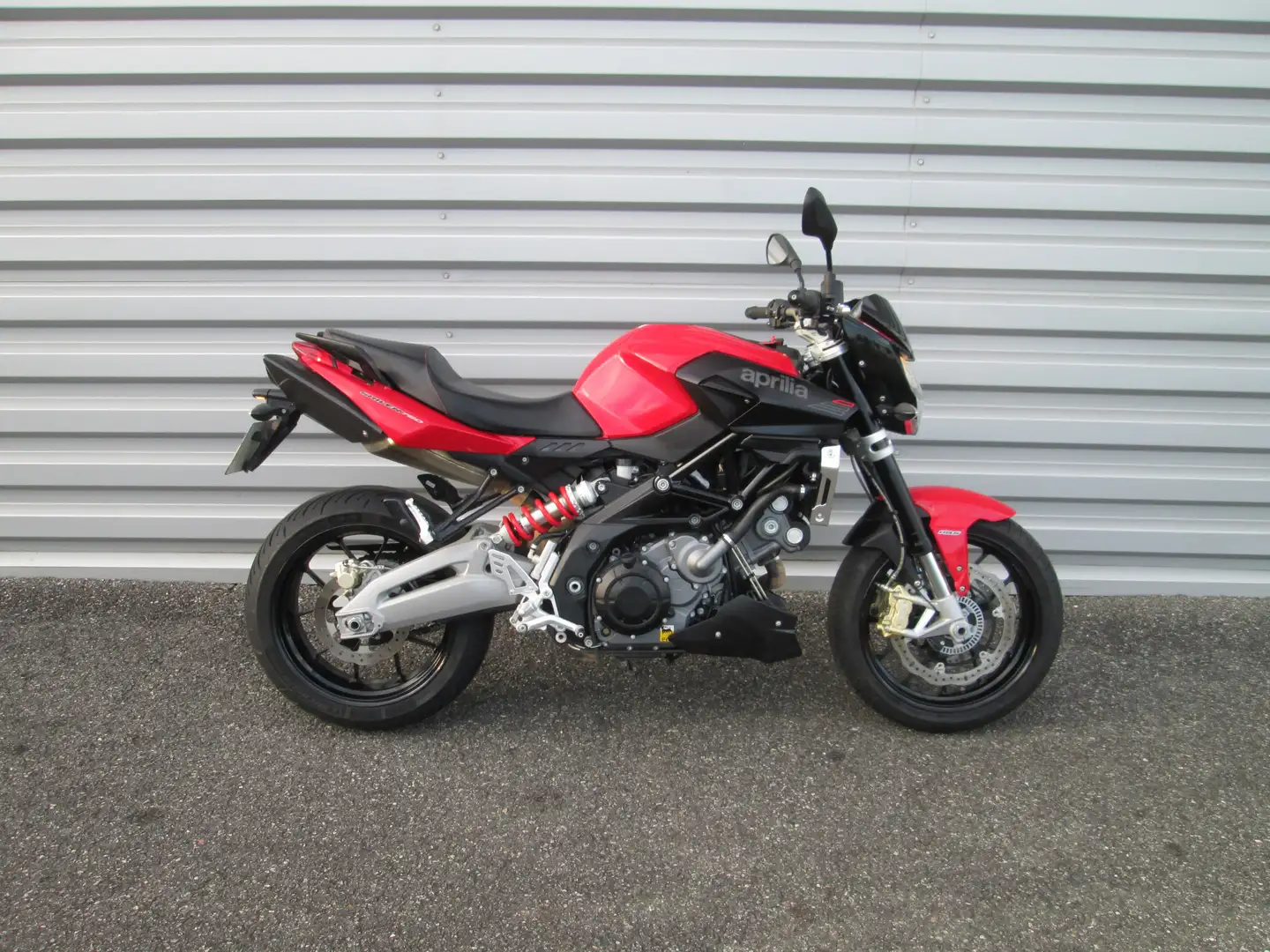Aprilia Shiver 750 Rot - 2
