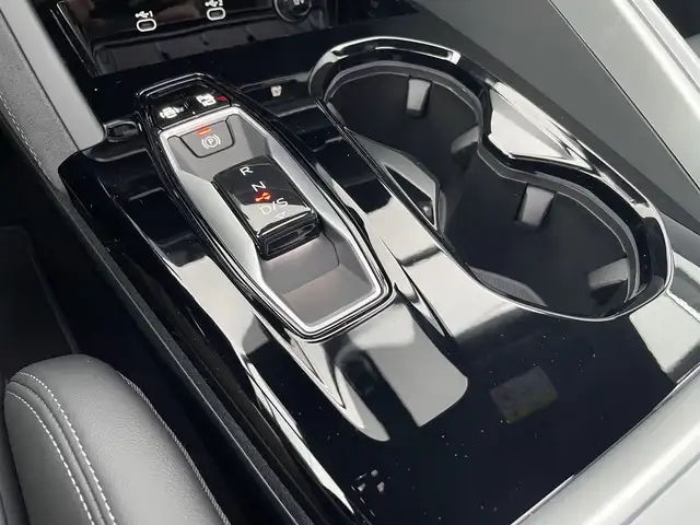Audi Q5 view 15