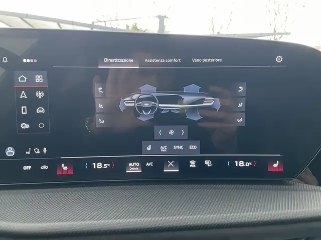 Audi Q5 view 12