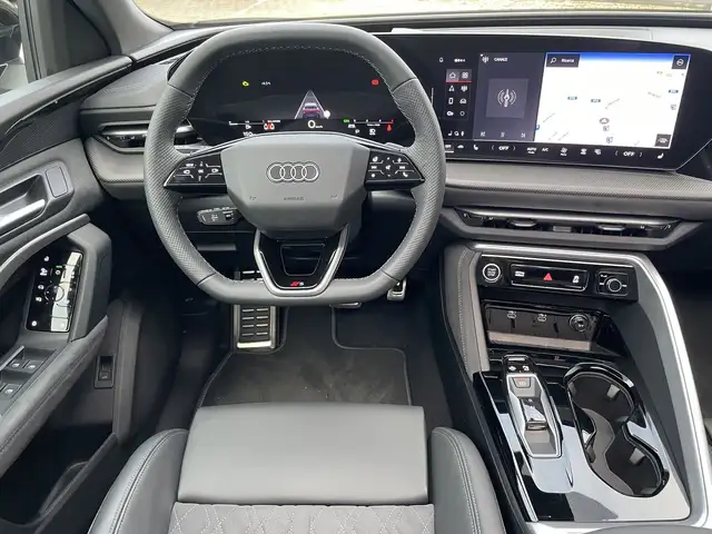 Audi Q5 view 8