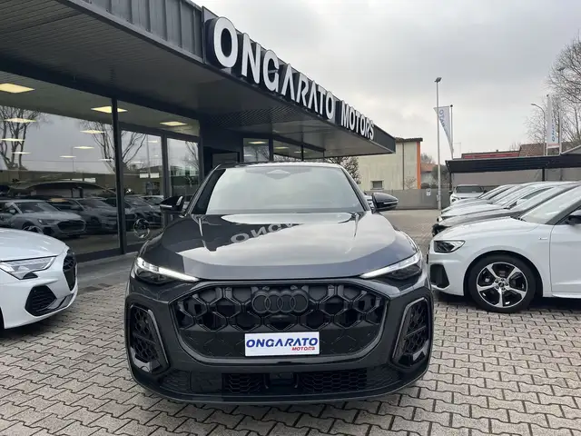 Audi Q5 view 2