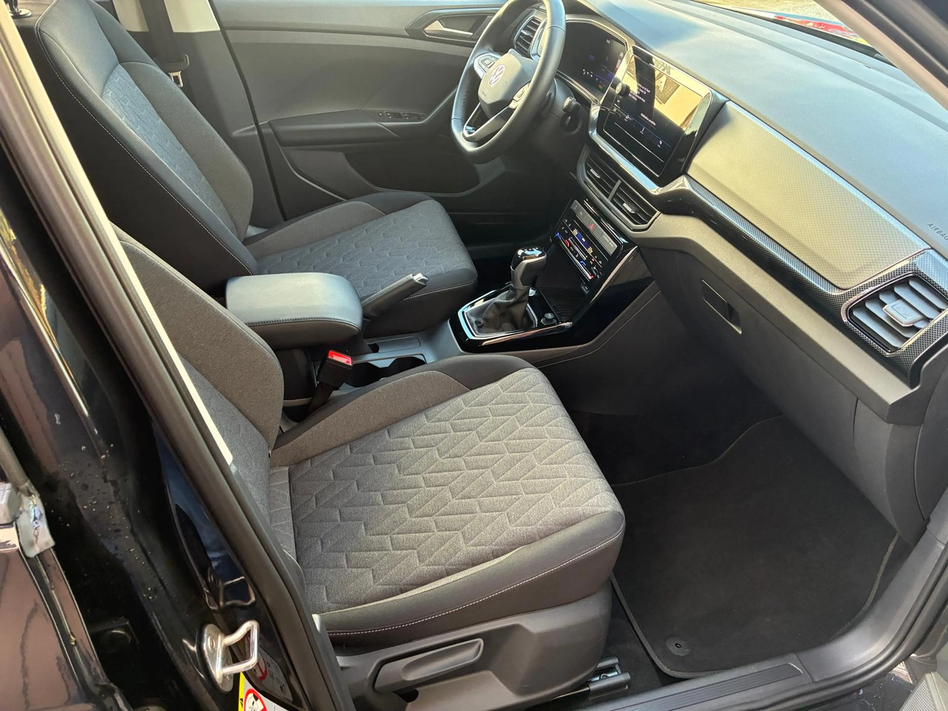 Volkswagen T-Cross 1.5 TSI DSG LIFE KAMERA SHZ LED APP-CONN — photo 18