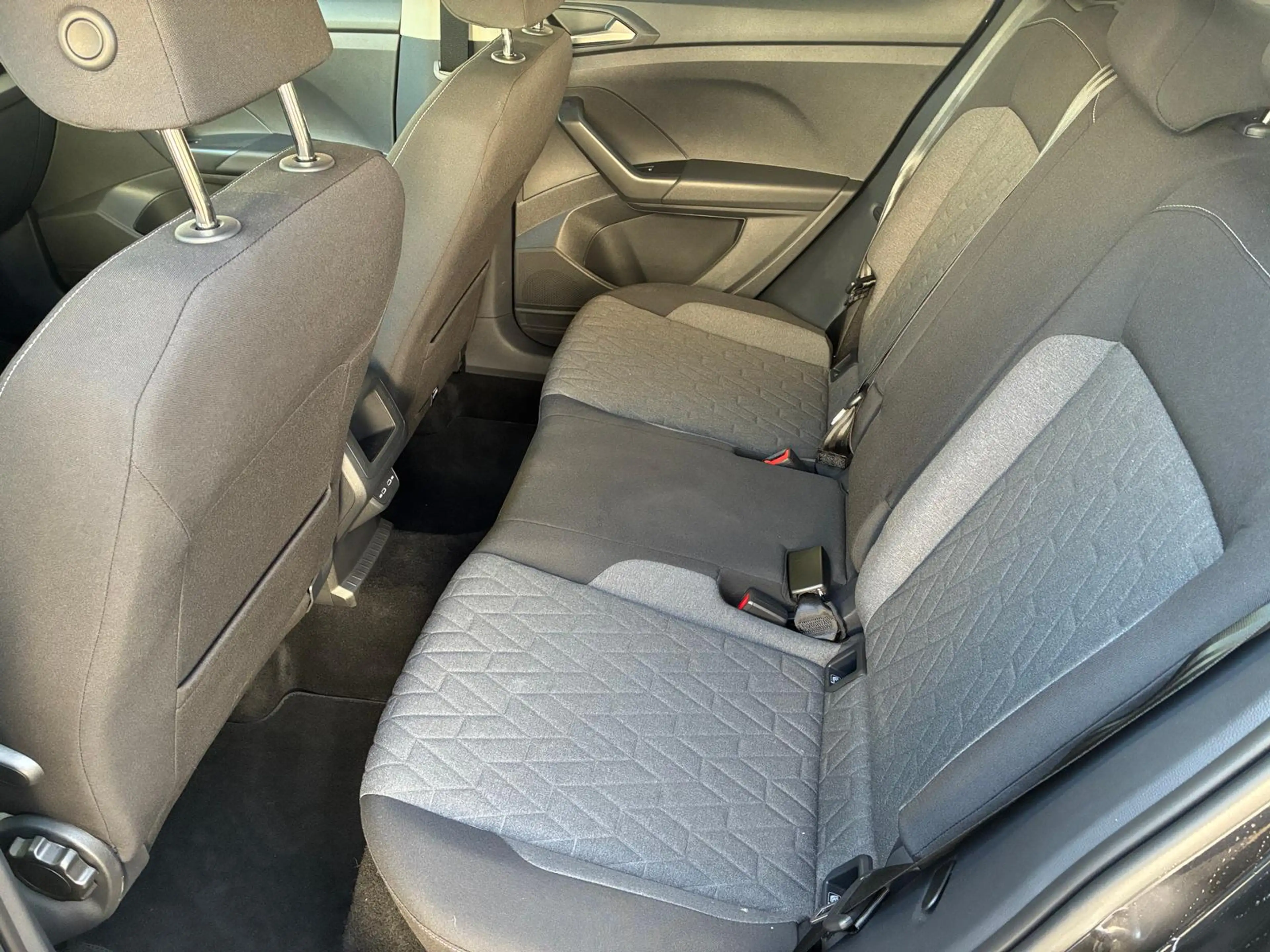 Volkswagen T-Cross 1.5 TSI DSG LIFE KAMERA SHZ LED APP-CONN — photo 13