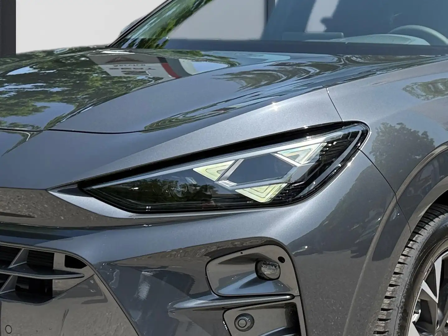 CUPRA Terramar 1.5 TSI eHybrid NAVI AHK ACC HUD Kamera Šedá - 2