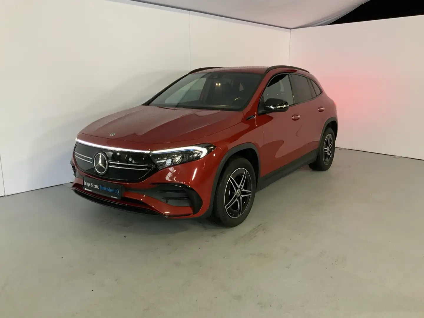 Mercedes-Benz EQA 300 EQA 300 4M AMG Night Sound Keyless SpiegelPak  LED Červená - 2