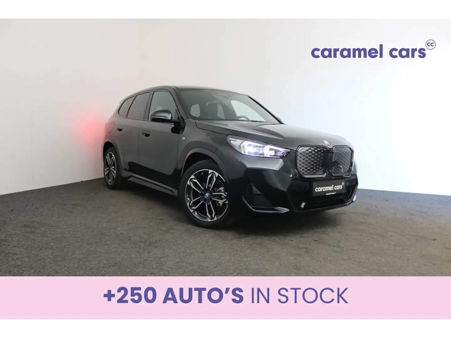 BMW iX1 IX1 EDRIVE 20 M *DAB*GPS*CARPLAY*HEAD-UP DISPLAY*A Zwart - 1