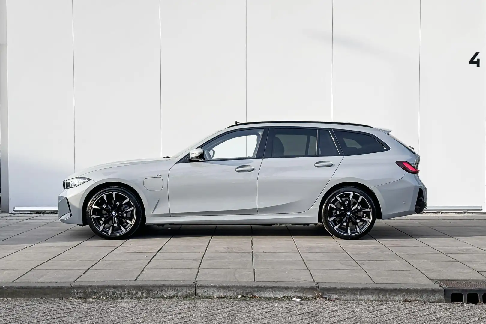 BMW 330 3 Serie Touring 330e M-Sport / Glazen Schuifdak / Grau - 2