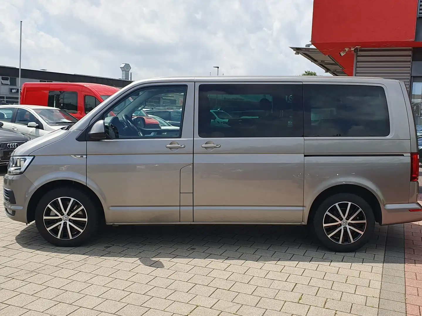Volkswagen T6 Multivan Comfortline, 1. Hand, TÜV Jan '27, Service NEU Beige - 2