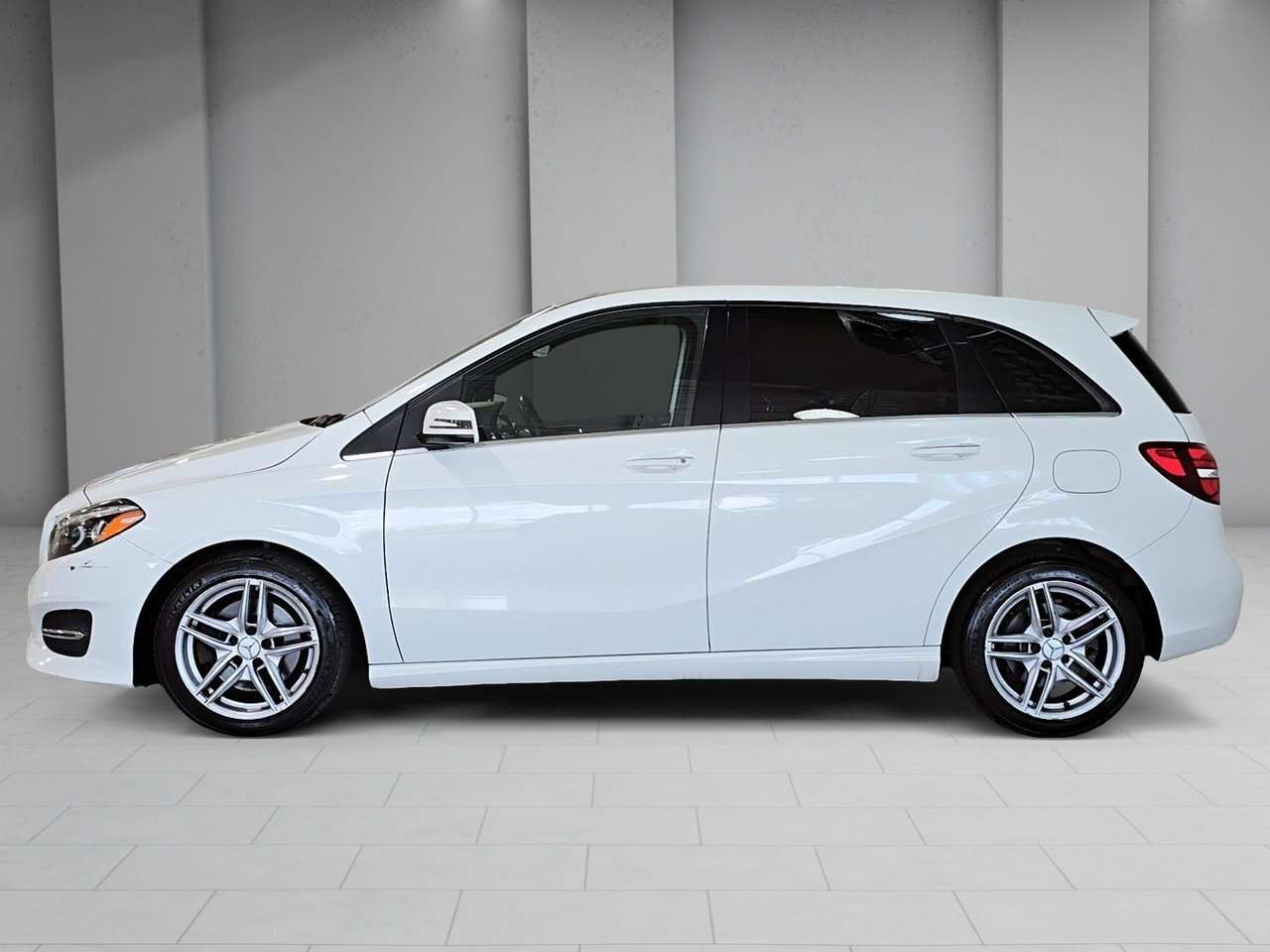 2017 Mercedes-Benz B-Class B 250 CUIR BLUETOOTH CARPLAY CLIM CAM CLEAN CARFAX — снимка 1