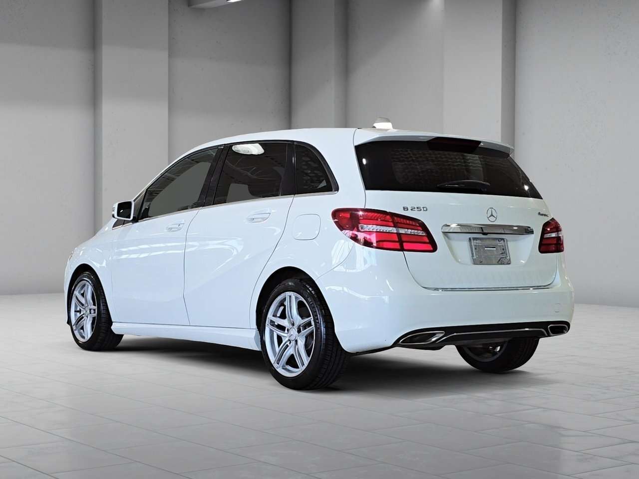 2017 Mercedes-Benz B-Class B 250 CUIR BLUETOOTH CARPLAY CLIM CAM CLEAN CARFAX — снимка 1