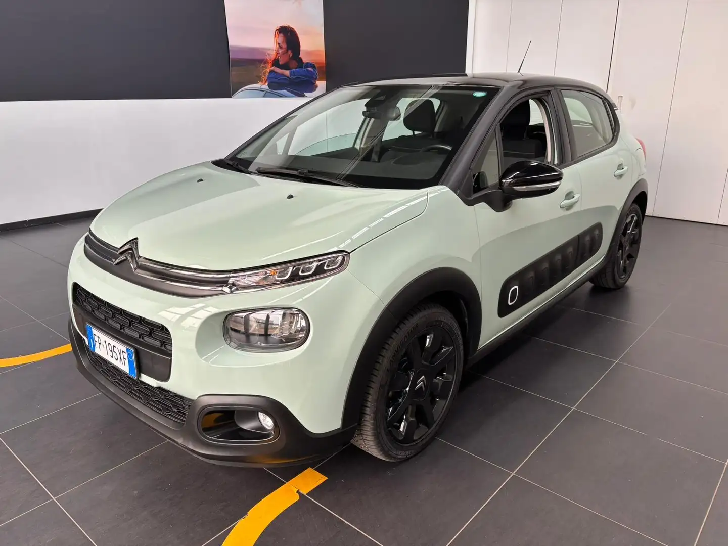 Citroen C3 C3 III 2017 1.2 puretech Shine 82cv Verde - 1